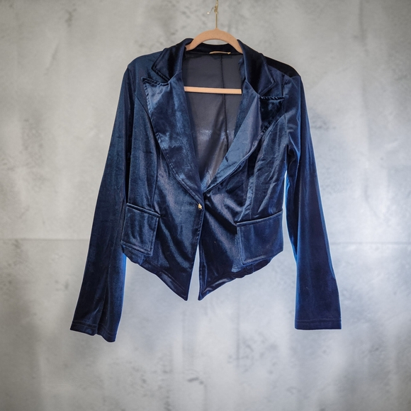 Soft abd Elegant Navy Blue Women's Blazer - Picture 3 of 8
